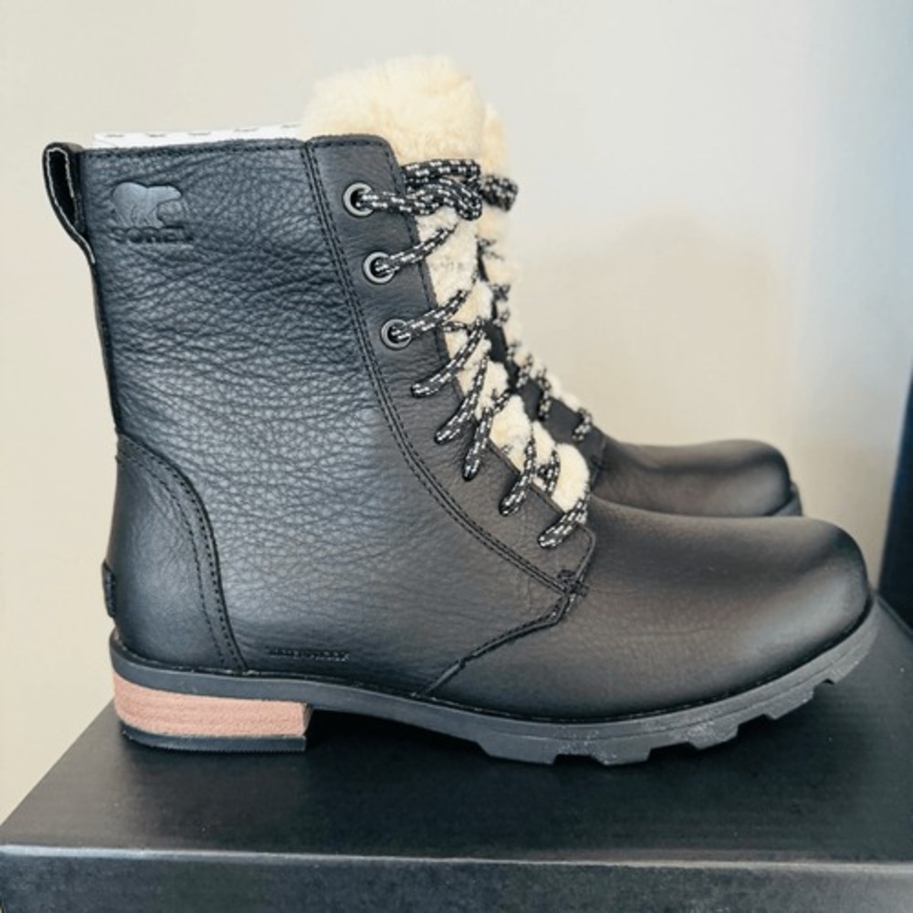 SOREL Emelie Genuine Shearling Lamb Fur Short Lace-Up Boot, Black, Size 8.5, NWT